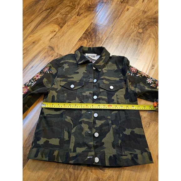 Savanna Jane Camo Jackets S. Floral Embroidery. - Picture 6 of 9